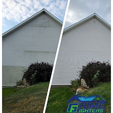 House-Washing-in-St-Joseph-MO-Revive-Your-Homes-Look 4